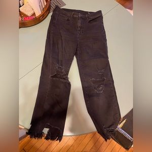 american eagle super stretch black ripped jeans size 6 short, very flattering